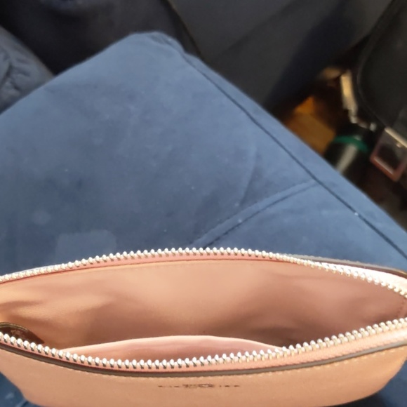 Pink coach Wristlet - Picture 3 of 4